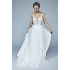 Vow’d Embroidered Lace Wedding Dress Plunging Neckline Boho Chic $900 Retail